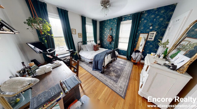 Building Photo - 13 Pleasant St