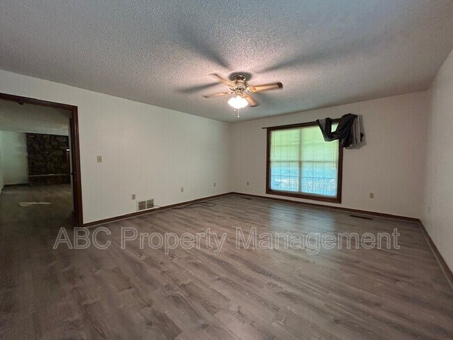Building Photo - 4084 N Lexington Ln