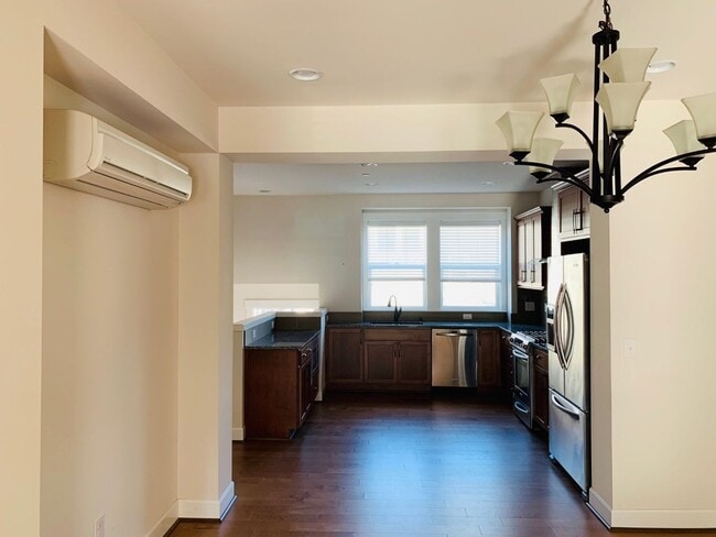 Building Photo - 3 bd 3 bath townhome Issaquah highlands