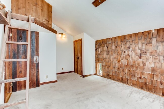 Building Photo - 1525 Crestmore Pl