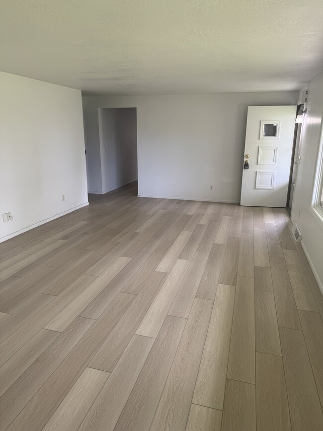 Building Photo - 4054 Buesching Dr