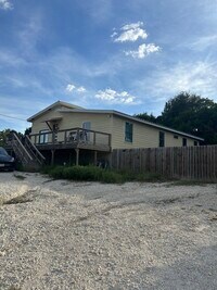 Building Photo - 2675 Golf Dr