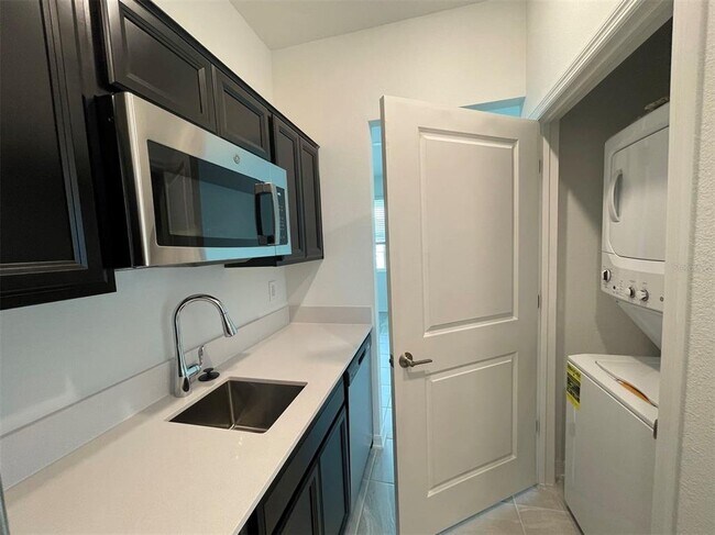 Building Photo - 835 Ofanto Wy