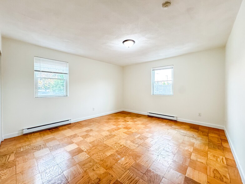 Building Photo - 11 Hodges Ave