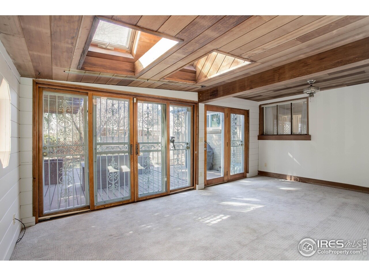 Building Photo - 690 W Elmhurst Pl