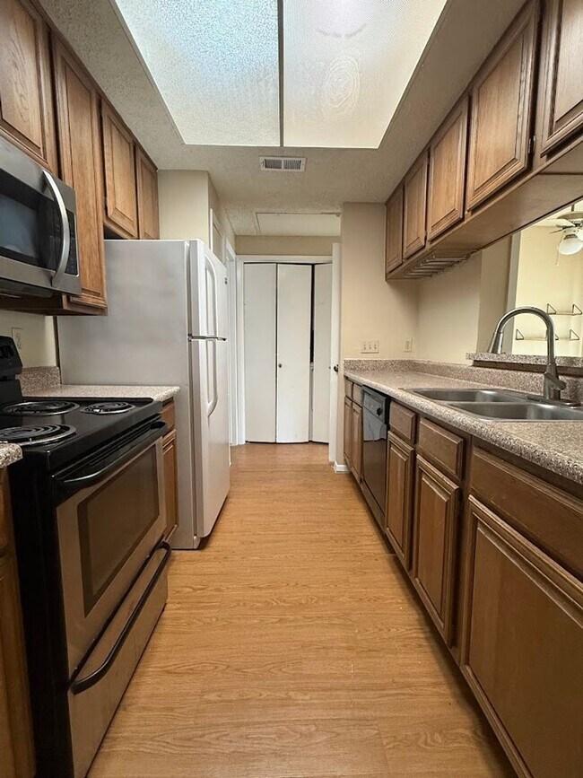 Building Photo - K039 - Croix #223