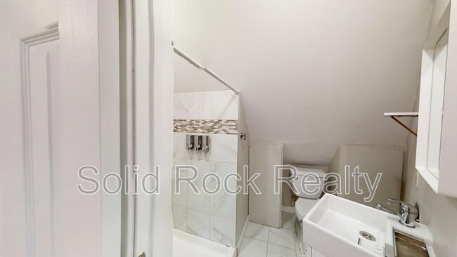 Building Photo - 219 N Institute St