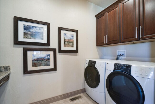 Building Photo - Stunning Luxury Home in Green Springs with...