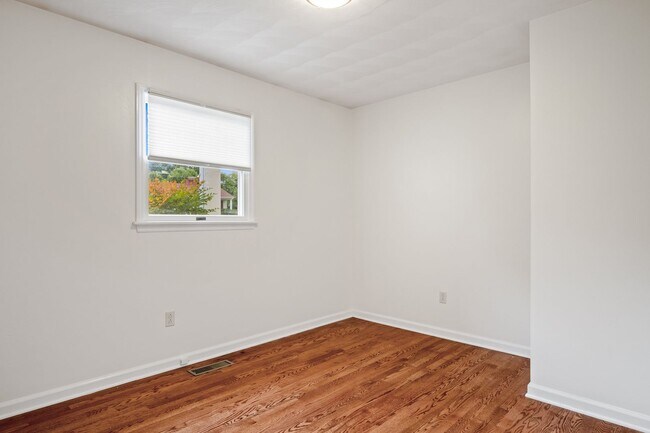 Building Photo - 1602 Westover Dr