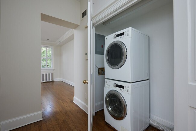 Building Photo - Historic Rowhouse in Central DC (Dupont) w...