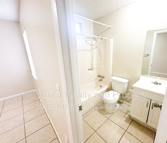 Building Photo - 3214 Crystal Hills Loop S