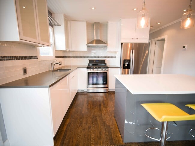 Building Photo - 701 Bouldin Ave