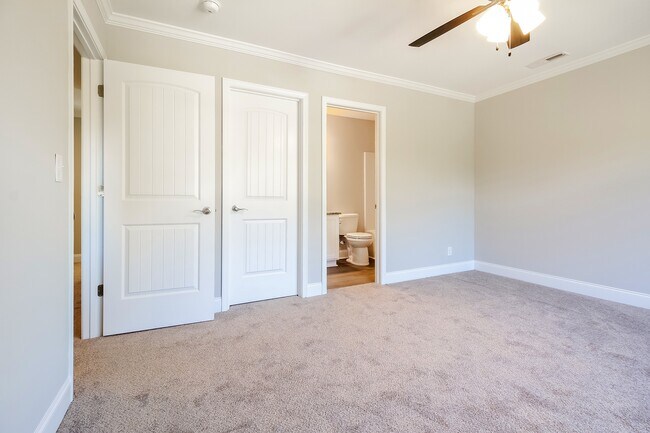 Building Photo - 150 N Church St