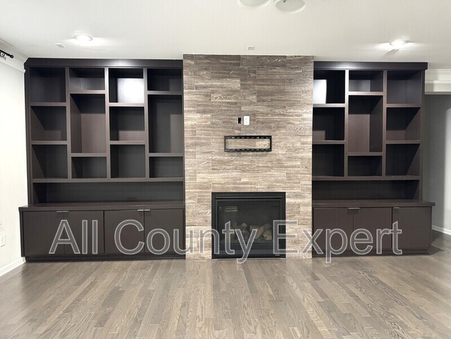 Building Photo - 920 Grove Valley Dr