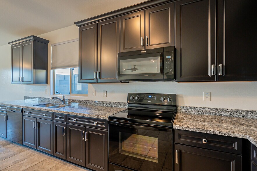 Building Photo - 15877 W Mauna Loa Ln