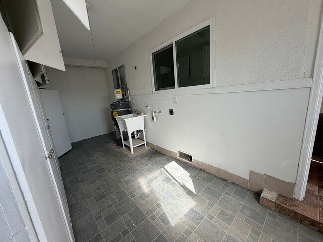 Building Photo - Spacious 4-Bedroom Home on Expansive Lot in the Outskirts of Elk Grove- MORE PHOTOS TO COME!