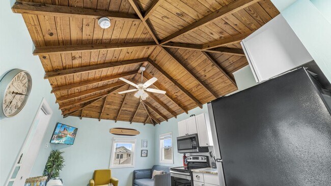 Building Photo - 171A Beachfront-