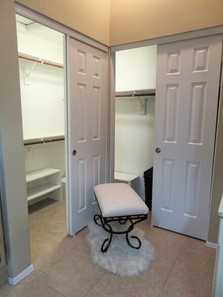 En Suite Primary Closet - 11515 N 91st St