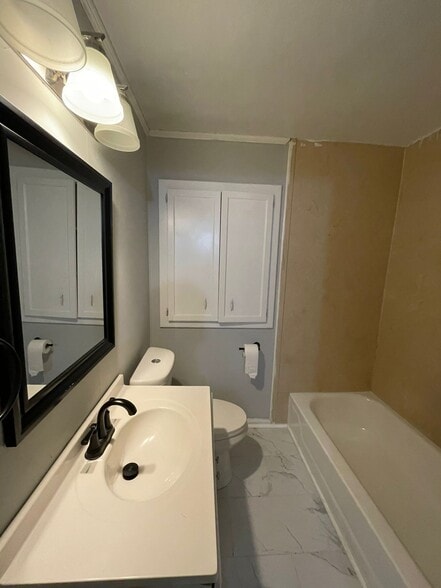 Building Photo - 218 S Park Dr