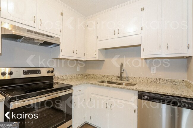 Building Photo - 415 Deer Park Dr