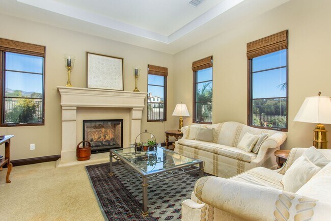 Building Photo - Large 5 bed / 5 bath Tuscan Style Home on ...