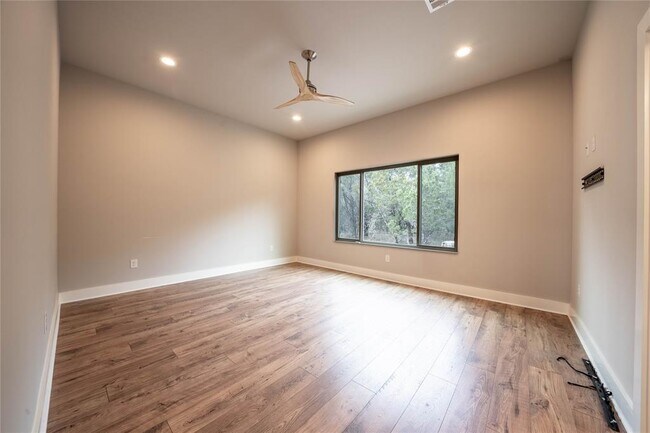 Building Photo - 21802 Surrey Ln