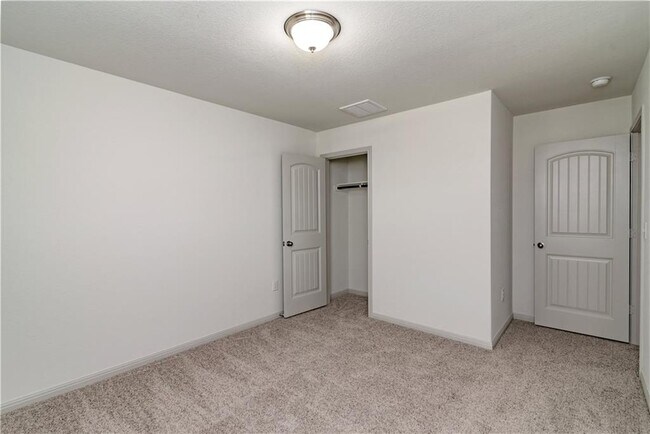 Building Photo - 132 Shiner Ln