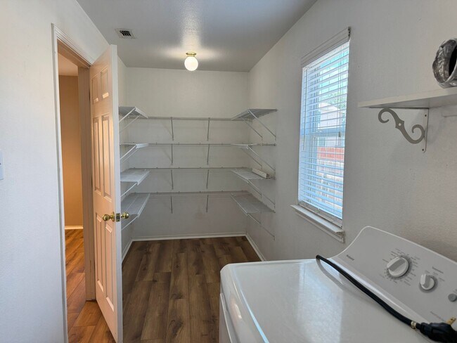 Building Photo - 10115 Colt Crossing