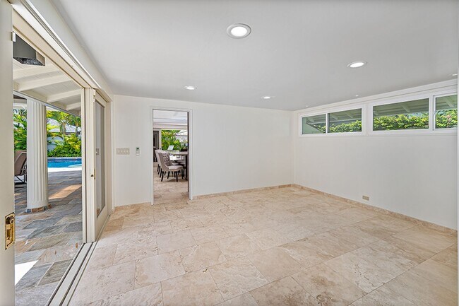 Building Photo - 5 BR Executive Home with Pool in prestigious Kahala! Pet Friendly!