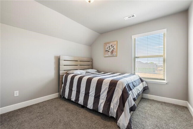 Building Photo - 2041 Tallgrass Ter