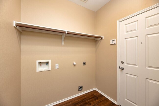 Building Photo - 2510 Sedona St
