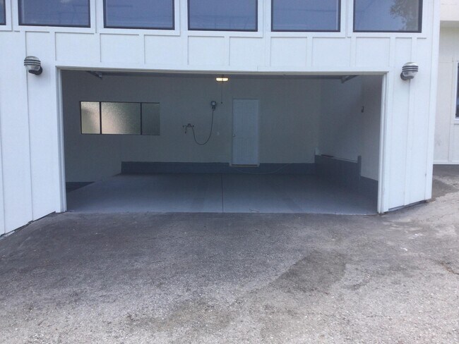 Building Photo - 55 Del Monte Dr