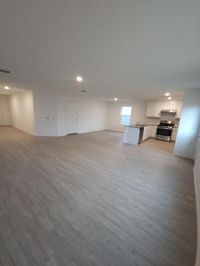 Building Photo - 1 Week Free rent Special! South Side of SA /VIDA community Brand New 4-bed, 2-bth home