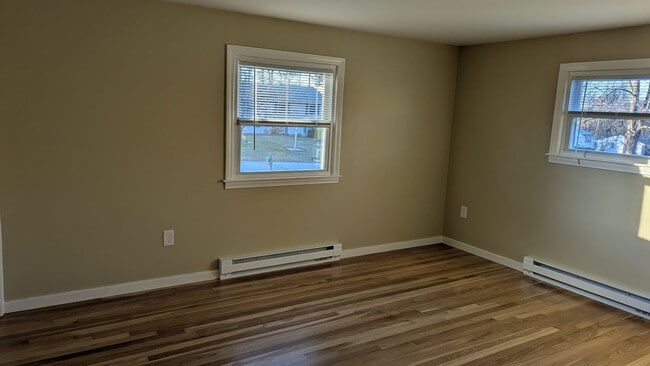 Building Photo - ***Please Respond Directly to the Online Listing, Calls May Not Be Returned***