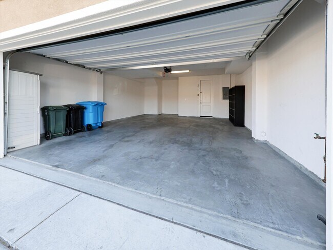 Building Photo - 660 Sea Anchor Dr