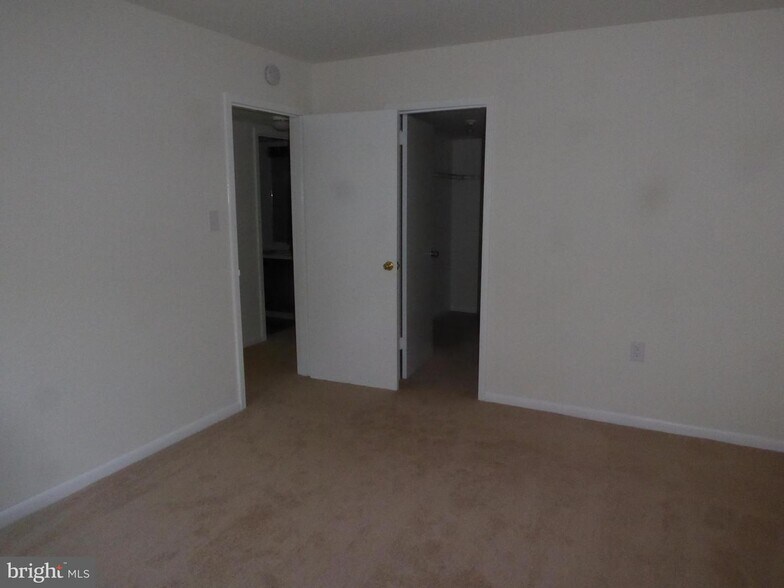 Building Photo - 1427 Northgate Sq