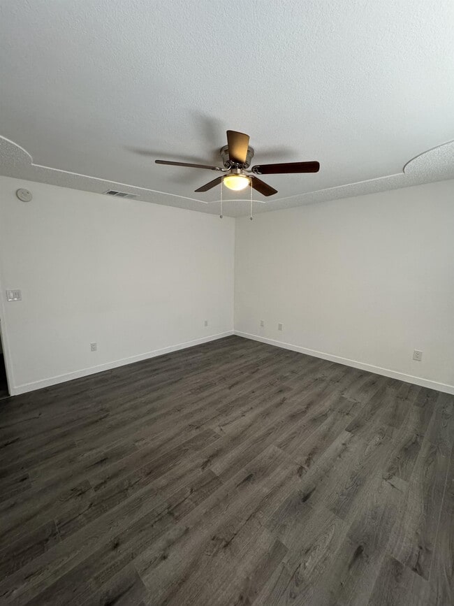 Building Photo - 9312 Fir Ave