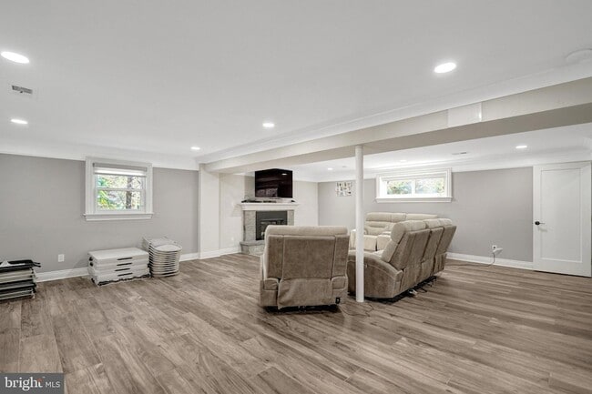 Building Photo - 6608 Spring Valley Dr