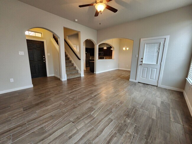 Building Photo - Large 3/2.5/2 in Creekside Crossing! Game Room + Balcony! Fridge Included / CISD