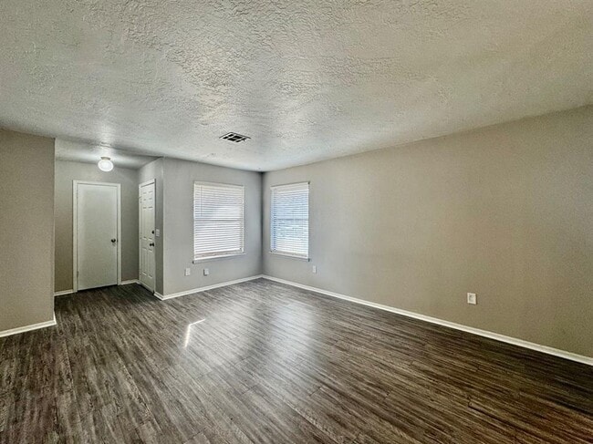 Building Photo - 143 Barrett Pl