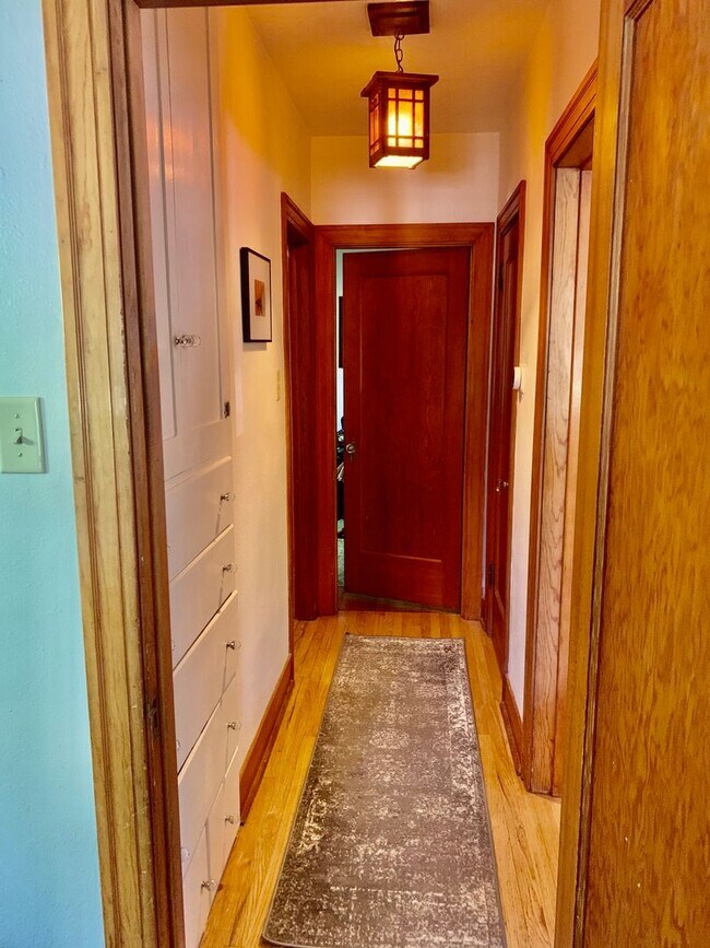 Building Photo - Charming 3 Bed, 2 Bath Craftsman in Missoula’s Coveted University Area