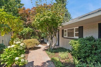 Building Photo - 4 bedroom in Medina WA 98039