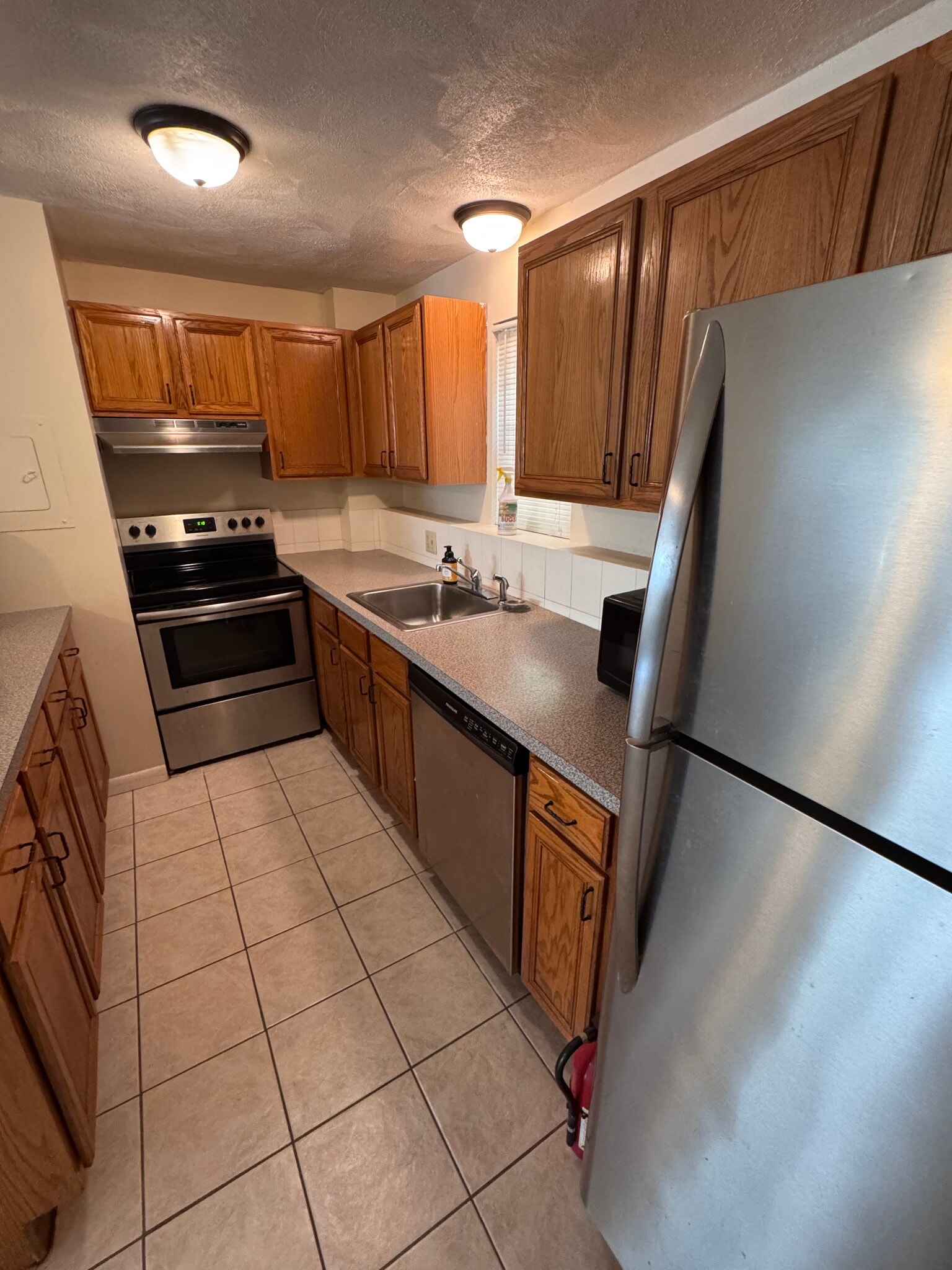 Kitchen and appliances - 25 Arlington Rd