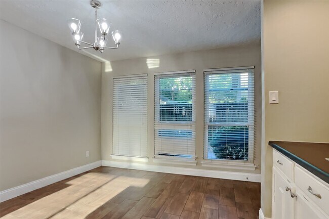 Building Photo - 2814 Golden Leaf Dr