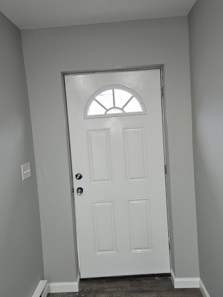 Building Photo - 158 Cliff St