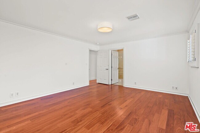Building Photo - 860 Bronze Ln