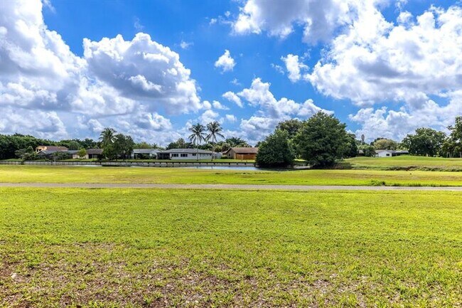 Building Photo - 9080 Lime Bay Blvd