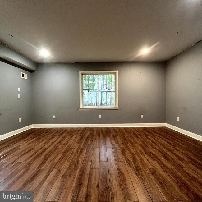 Building Photo - 1306-8 N Carlisle St