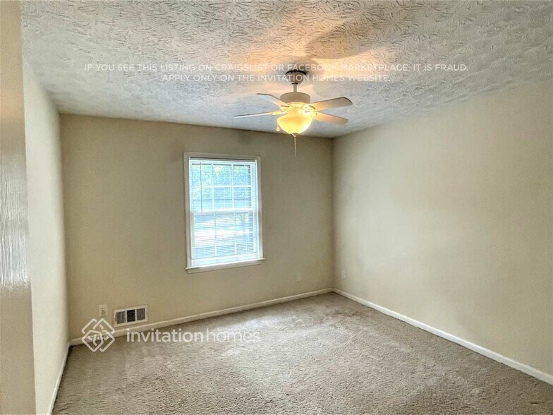 Building Photo - 1386 Larkview Dr SW
