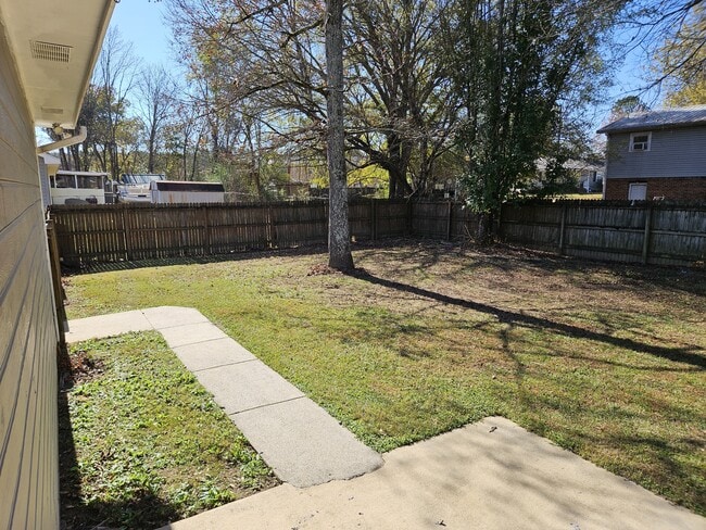 Building Photo - 104 Spring Hill Dr